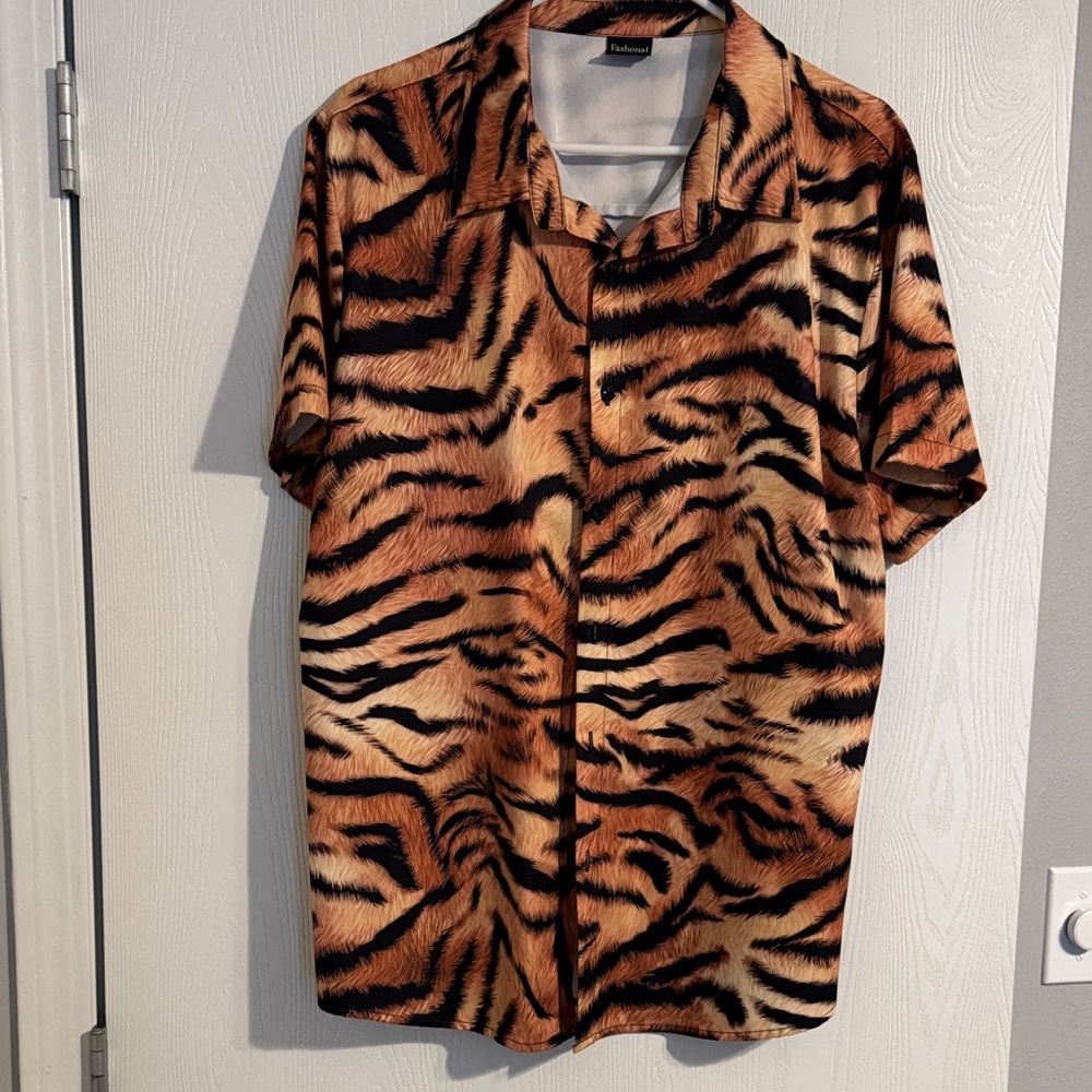 Tiger Print Button-Up Shirt Size M